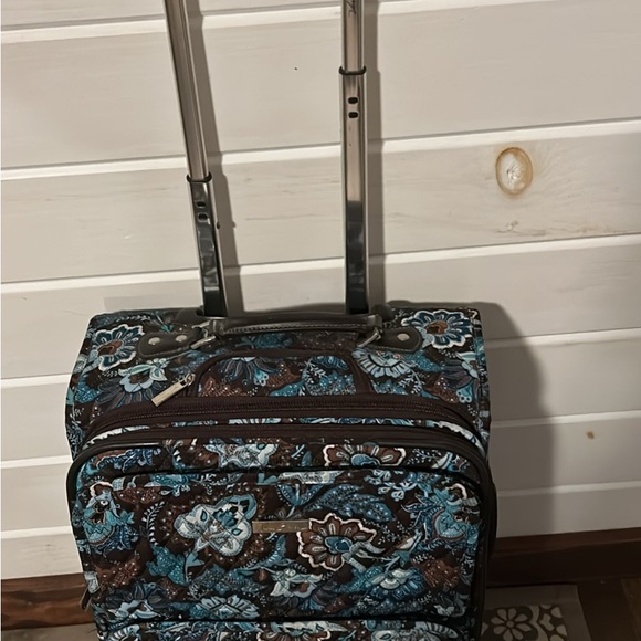 Vera Bradley Rolling Suitcase with telescope handle. Java Blue Paisley - Picture 4 of 11